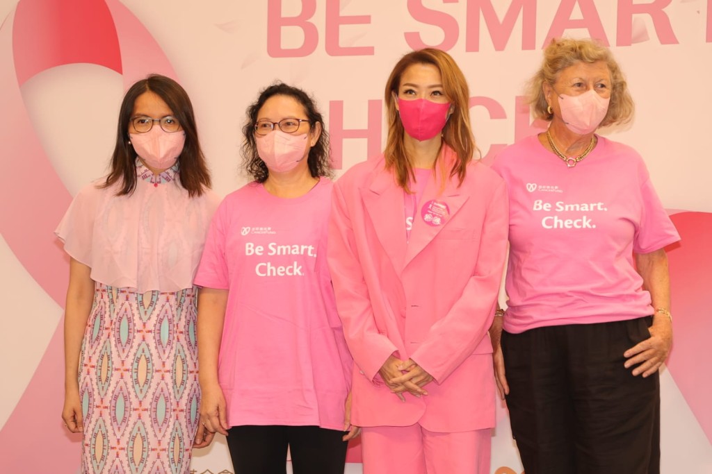 鄭秀文（Sammi）今日到九龍塘出席「香港癌症基金會粉紅革命2022啟動禮」。